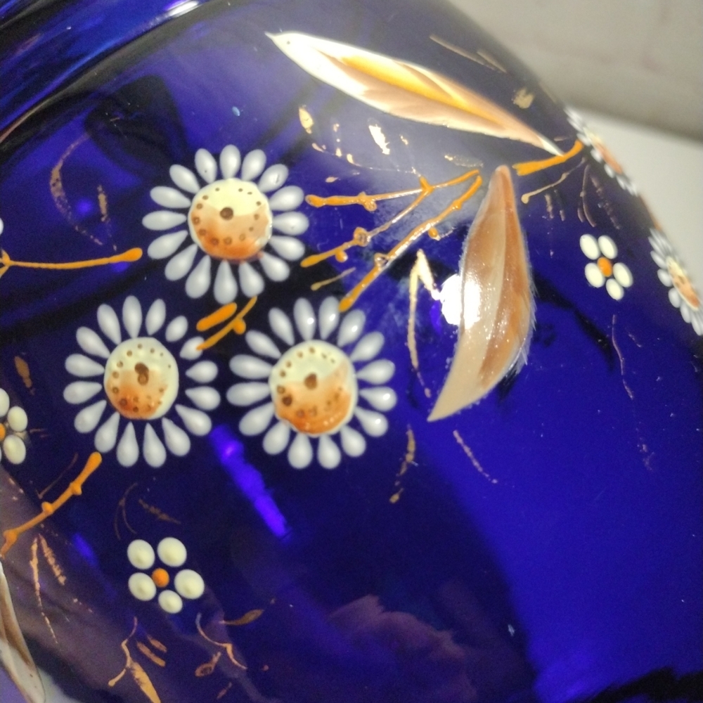 Antique VTG Hand Blown Cobalt Blue Glass Pitcher Jug White Daisy Flowers 9.5" - Picture 11 of 15
